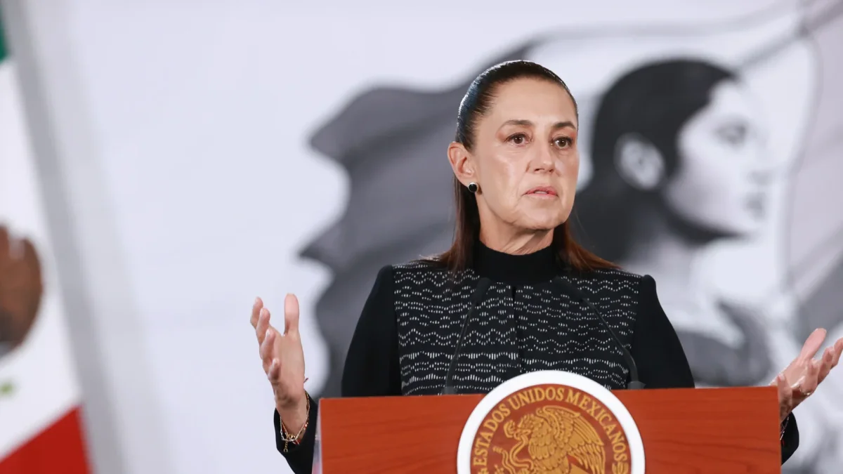 La presidenta de México, Claudia Sheinbaum, habla durante una rueda de prensa este miércoles, en Palacio Nacional de la Ciudad de México (México).