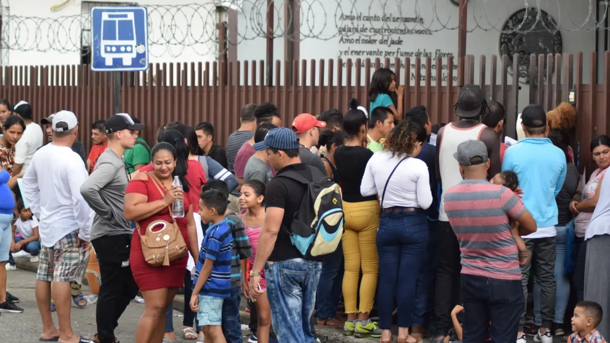 Fotografía de archivo en la que se captó a un grupo de migrantes cubanos en Tapachula, (México).
