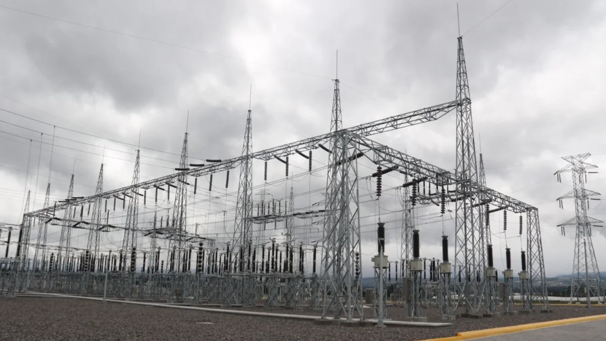 El Gobierno anunció la desconexión eléctrica a más de 9.000 empresas durante tres días a la semana.