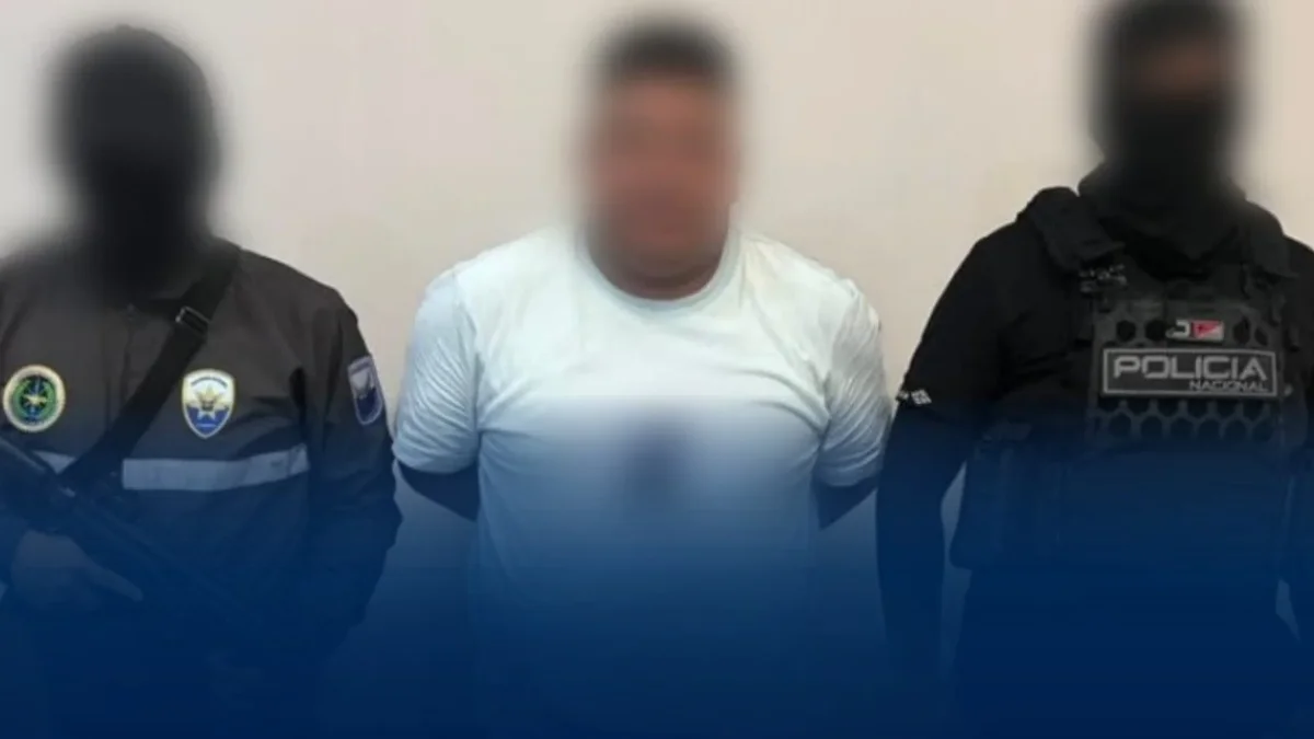 El inmueble intervenido estaba ubicado en el sector de Torata y funcionaba como centro de acopio de armamento y vehículos adulterados.