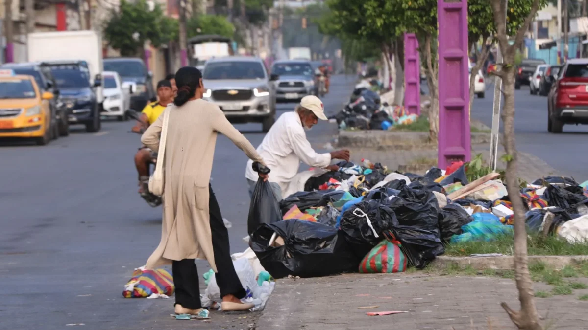 Durán declaró la emergencia tras una semana sin recolección de basura por una deuda con la concesionaria.