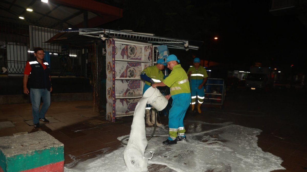 Municipio intensifica limpieza y advierte multas por ensuciar espacios públicos.