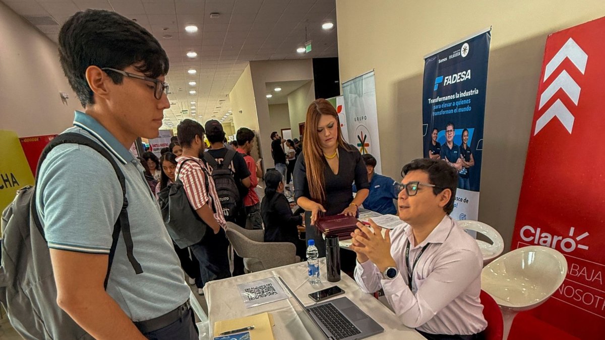 Con charlas sobre inteligencia artificial, inclusión y tendencias del mercado, además de espacios de reclutamiento, la UCSG promovió el encuentro entre el talento universitario y las empresas.
