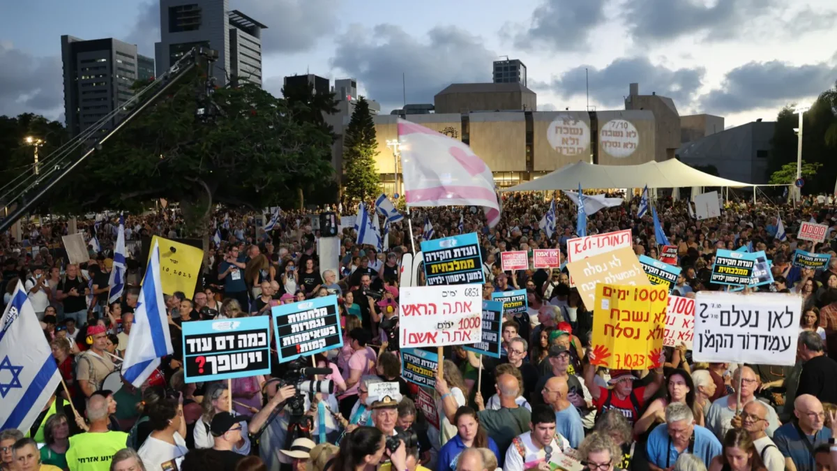 Manifestantes antigubernamentales participan en una concentración en Tel Aviv, Israel, el 2 de julio de 2026.