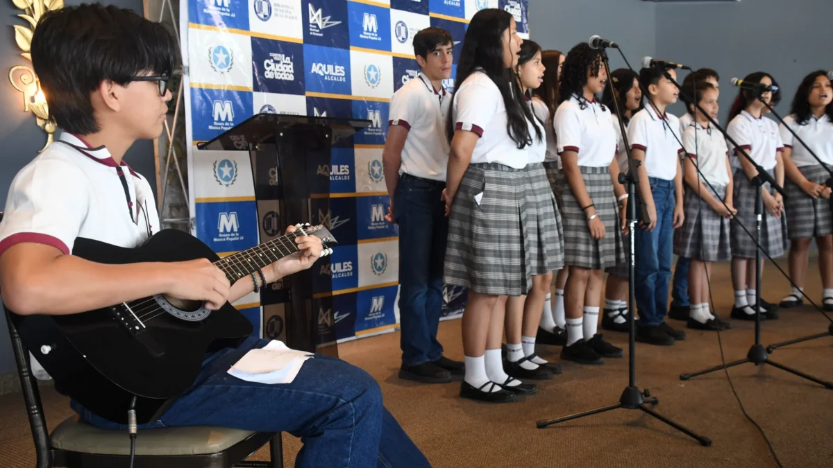 Los estudiantes entonaron canciones representativas.
