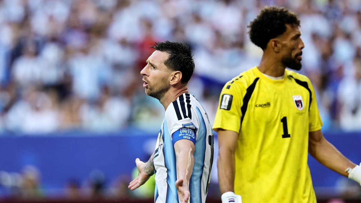Lionel Messi y Vozinha de Cabo Verde una historia aparte.