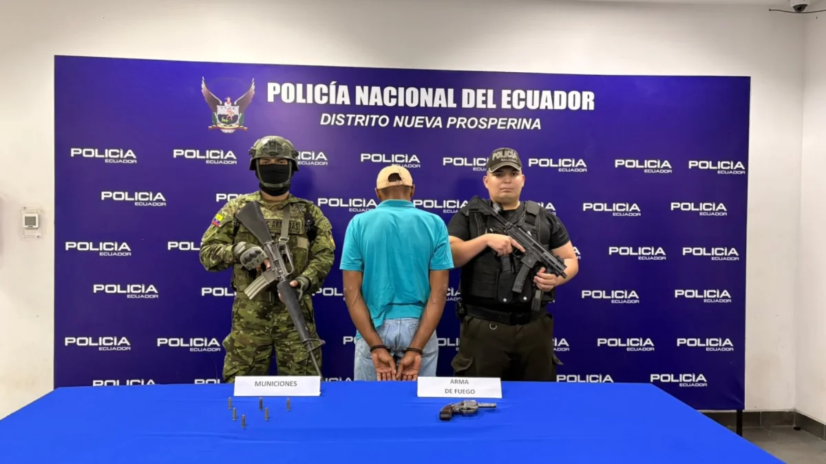El capturado poseía un arma de fuego y municiones.