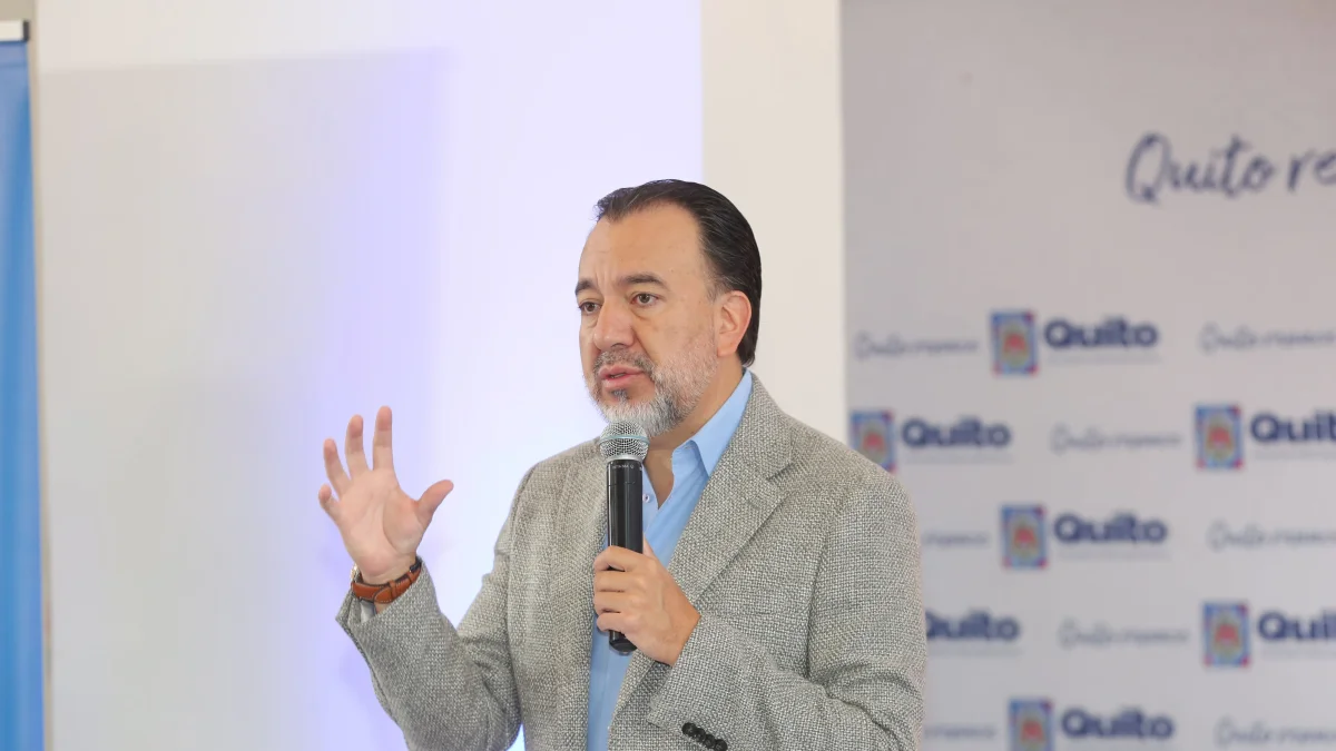 Referencia. El alcalde de Quito, Pabel Muñoz, afirmó que mantiene su militancia en la Revolución Ciudadana pese a competir con Amigo.
