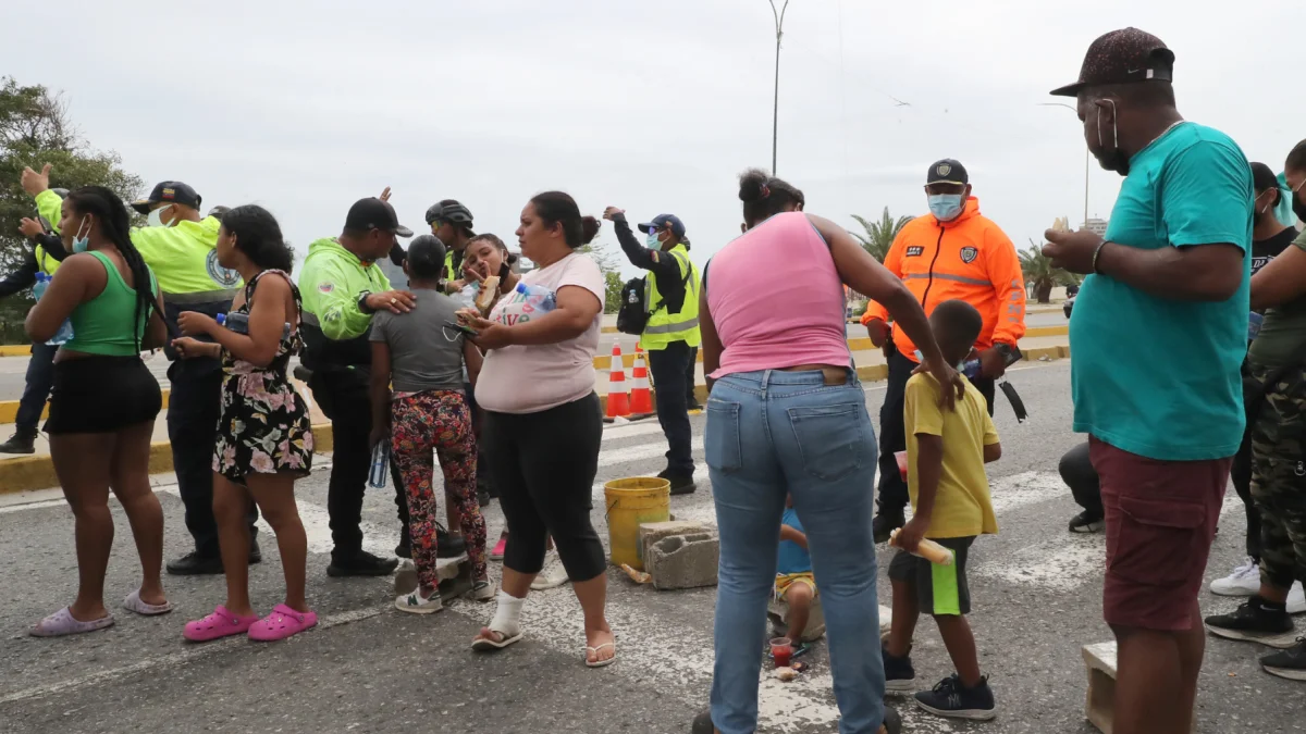Afectados de los terremotos en La Guaira protestan ante la inacción estatal.
