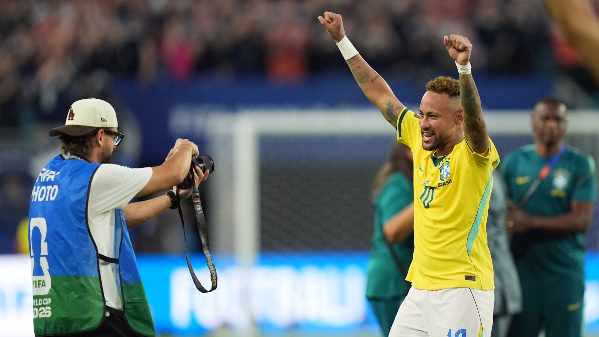 Neymar Jr. figura de Brasil que ha tenido pocos minutos en el Mundial.