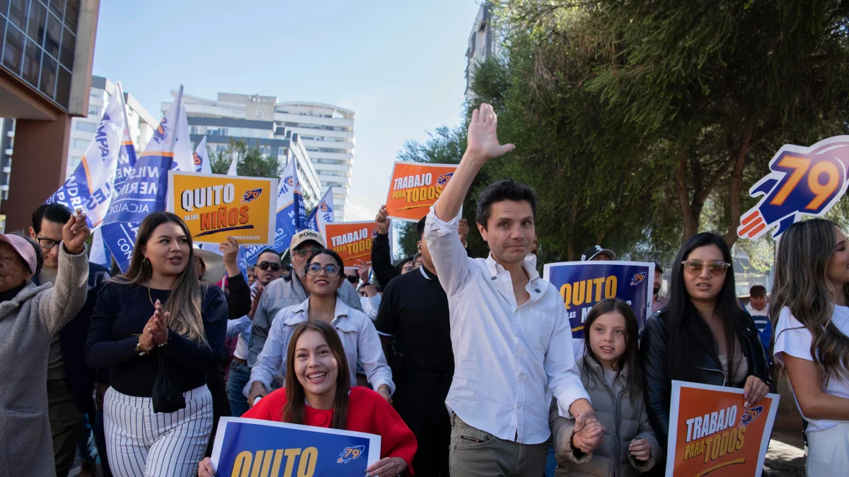 Wilson Merino oficializó su precandidatura a la Alcaldía de Quito junto a los candidatos del movimiento Imparables para las elecciones seccionales de 2026.