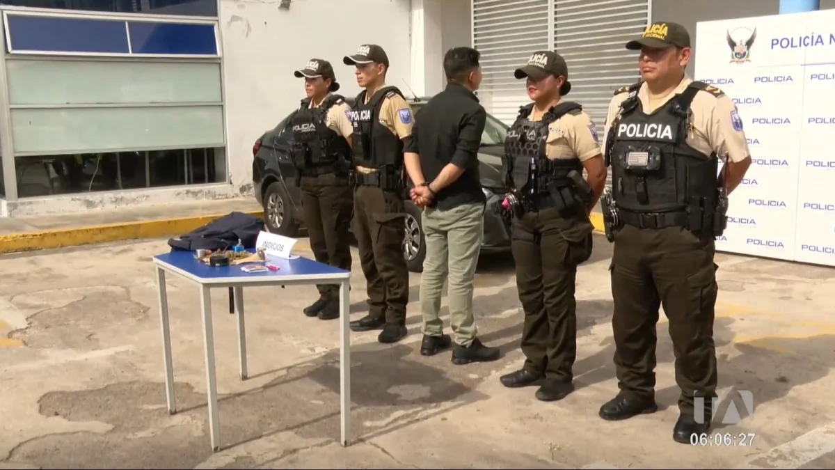 Policía Nacional ejecutó operativo en Tumbaco tras detectar venta de droga cerca de instituciones educativas.