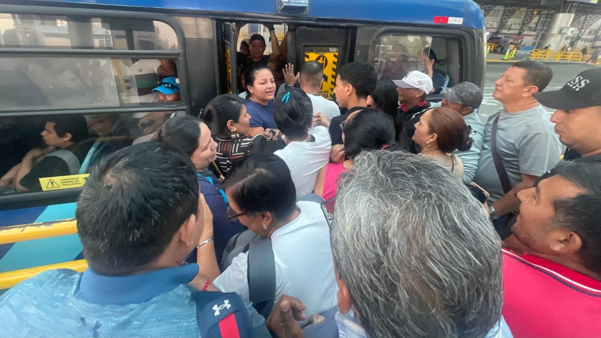 Críticas. Los usuarios de la Troncal 1 constantemente piden mejoras.