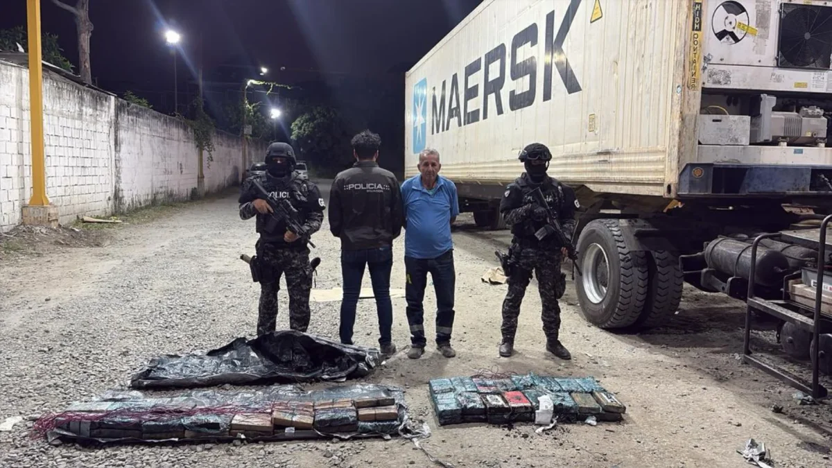 Policía decomisó 64 kilos de cocaína en Guayaquil durante un operativo contra el narcotráfico.