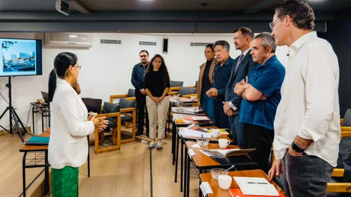 Gilda Alcívar se reunió con representantes del Colegio de Arquitectos del Ecuador para revisar los avances del proyecto del nuevo Museo Nacional del Ecuador.