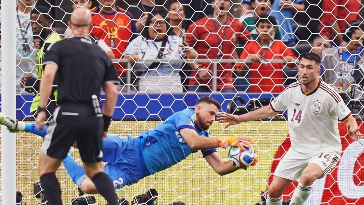 El portero español Unai Simón superó los 517 minutos de imbatibilidad que tenía el italiano Walter Zenga
