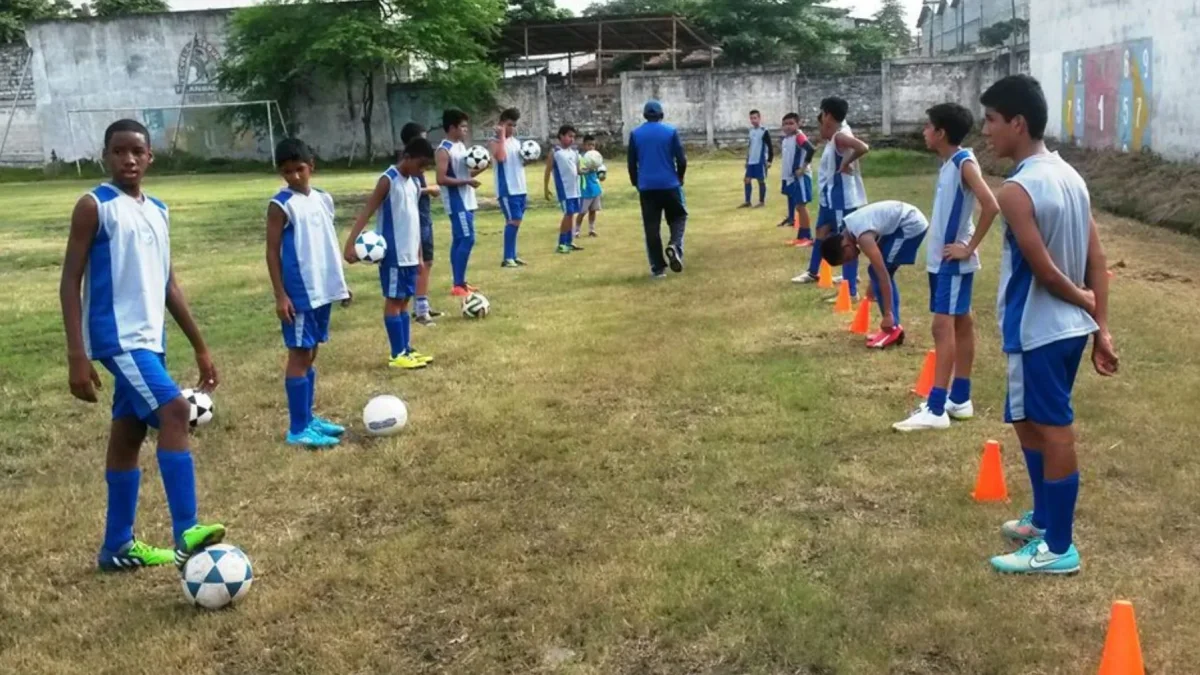 Para tener una buena selección hace falta contar con entrenadores, captación nacional, torneos todo el año, nutrición, educación y seguimiento real. La FEF debe actuar.
