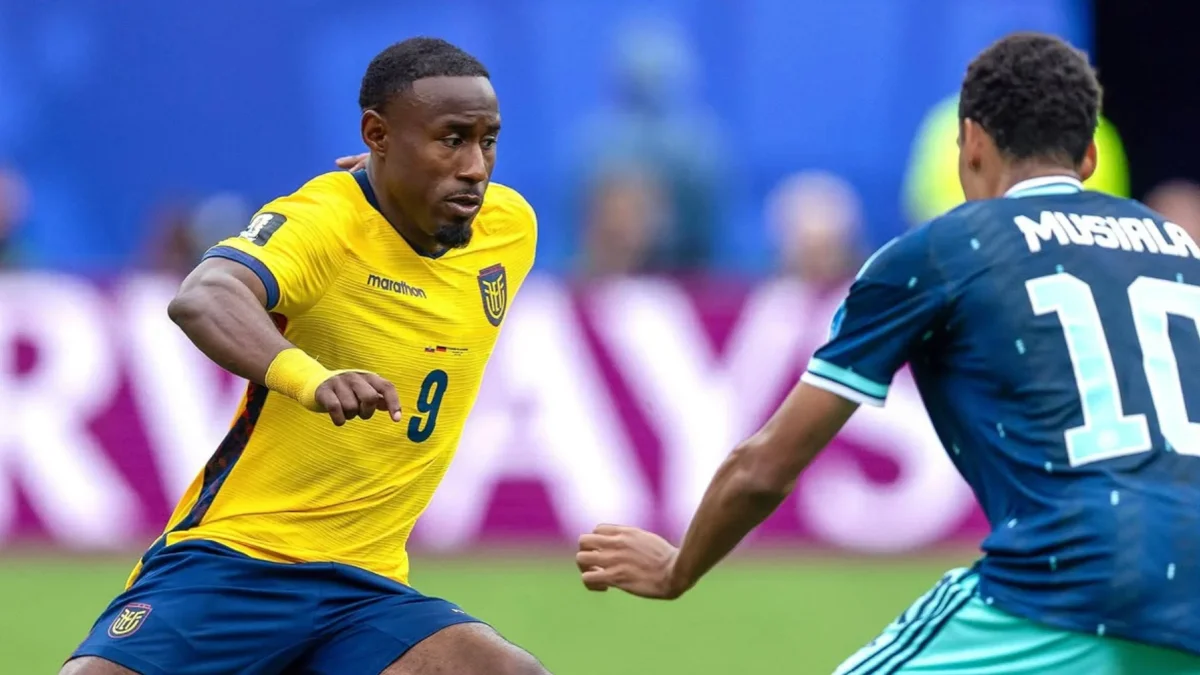 John Yeboah durante un partido de la fase de grupos de la Copa Mundial de la FIFA 2026.