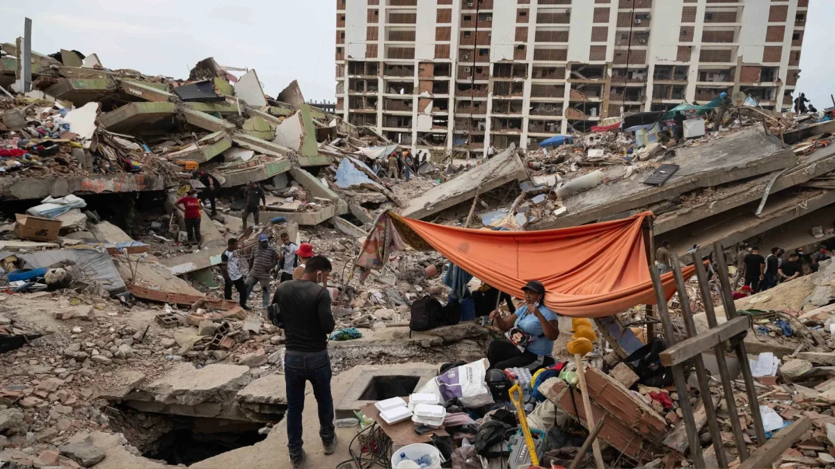 Con más de tres mil muertos por sismos en Caracas y La Guaira, Venezuela enfrenta una crisis donde la retórica oficial no puede rescatar sobrevivientes.