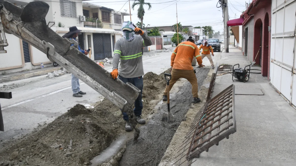 La primera etapa del soterramiento en Urdesa Central estará lista en julio, según el Municipio.
