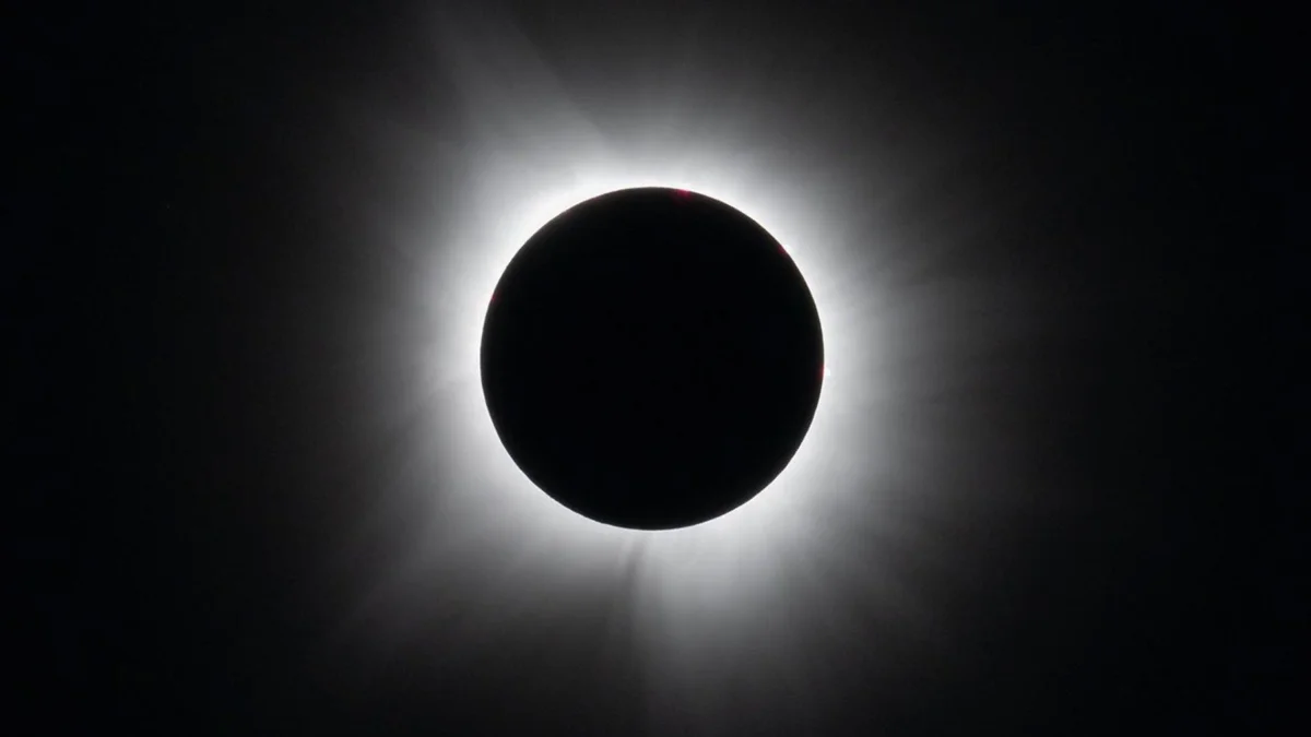 El Sol quedará temporalmente 'oculto' por detrás de la Luna en el eclipse total solar de este 2026.