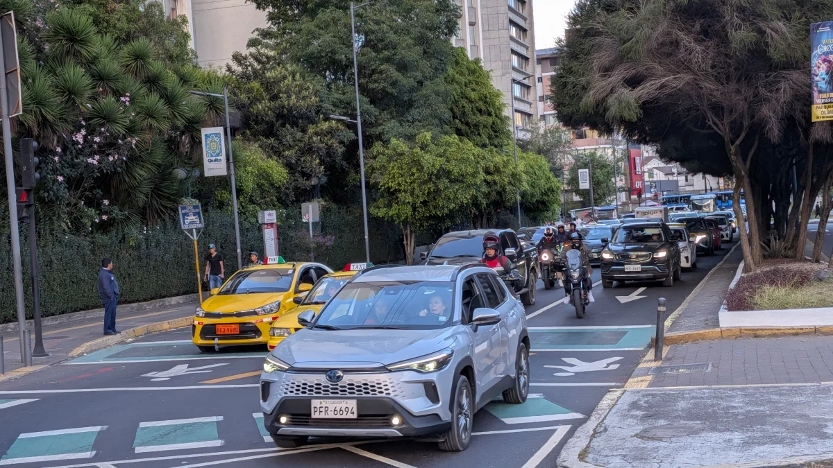 El Pico y placa en Quito se aplica en dos horarios, en la mañana y tarde.