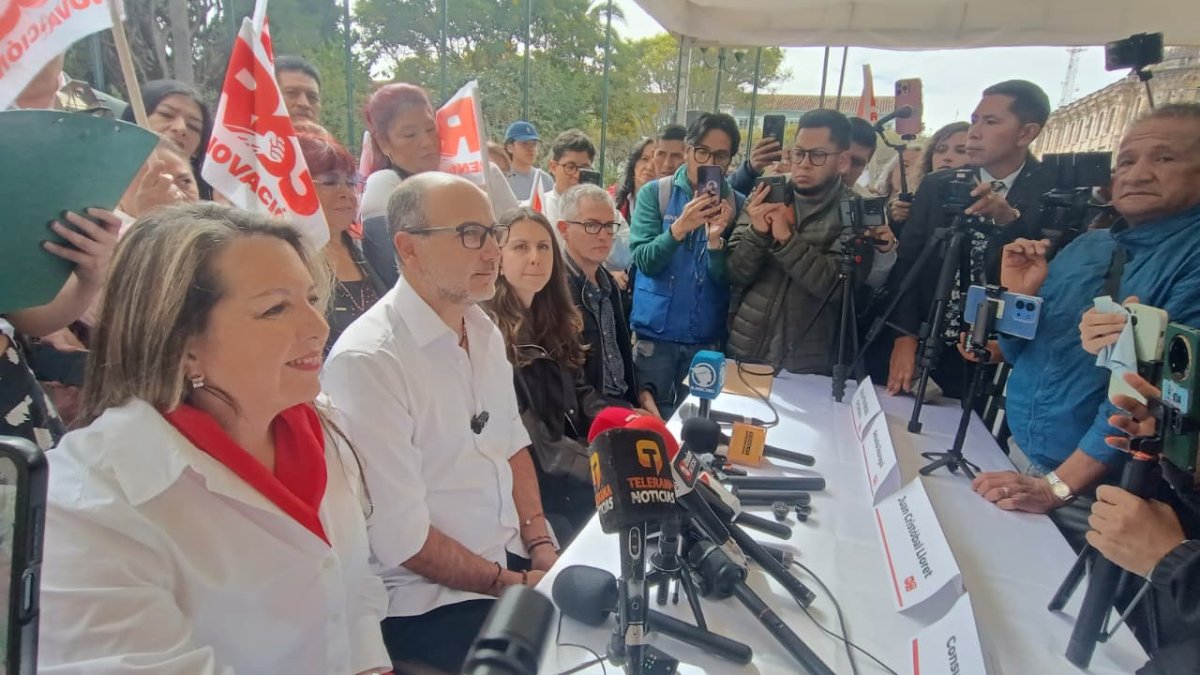 Juan Cristóbal Lloret y Consuelo Orellana (d) son los precandidatos a la Alcaldía de Cuenca y Prefectura de Azuay por alianza entre el Partido Socialista y Renovación 63.