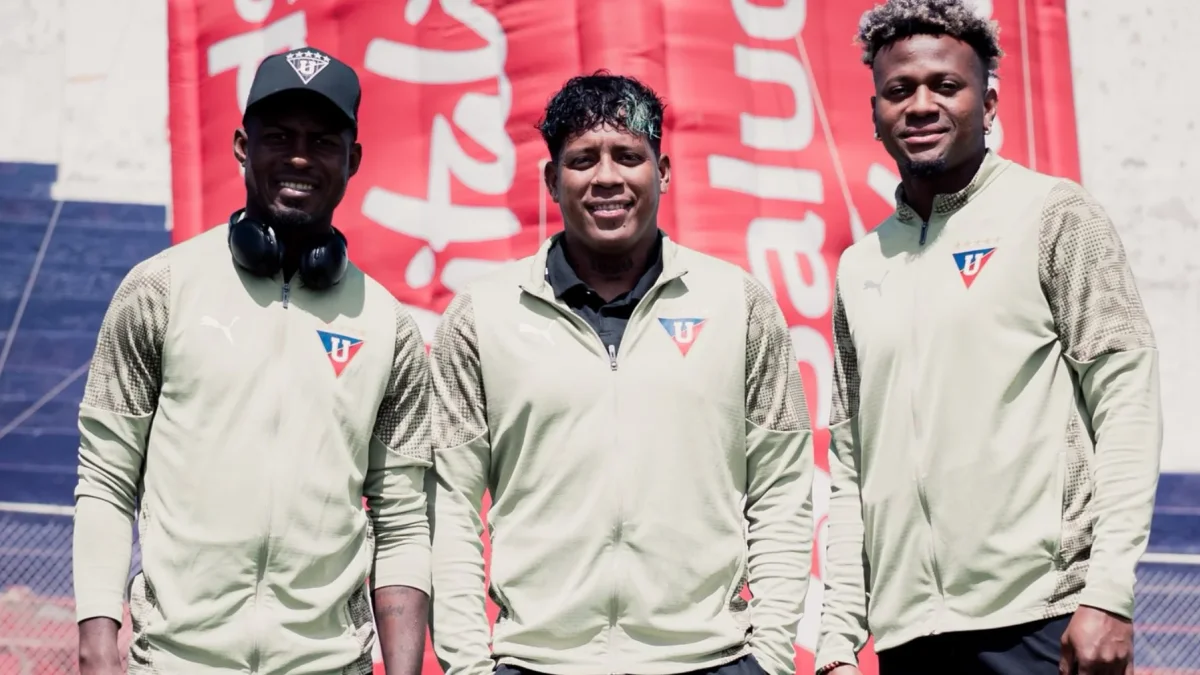 Leonel Quiñónez, Richard Mina y Michael Estrada, jugadores de Liga de Quito.