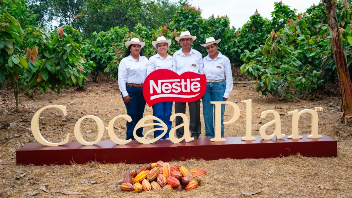 Agricultores de Plan Cacao, iniciativa de Nestlé Ecuador. De izquierda a derecha: Patricia Naranjo, Linda Vargas, Walter Vargas y Daniela Vargas.