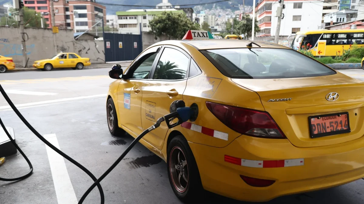 En Ecuador, el precio de las gasolina se actualiza el 12 de cada mes.
