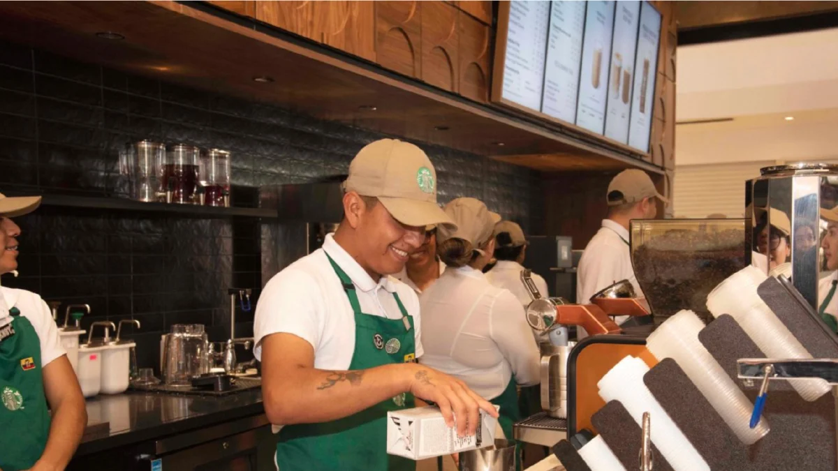 El local de Starbucks en la planta alta del Mall del Sol será la primera cafetería de la cadena en Guayaquil. La apertura está prevista para el 16 de julio de 2026.