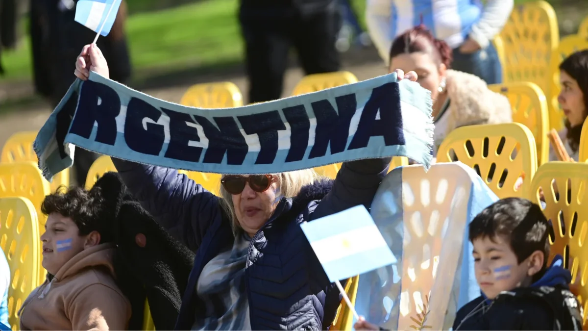 Una mujer reacciona en un Fan Fest previo al partido entre Argentina y Egipto por el Mundial de la FIFA 2026.