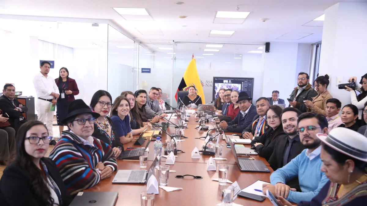 La Comisión de Educación de la Asamblea Nacional escuchó a estudiantes, exalumnos y autoridades sobre la reducción del presupuesto de la Universidad Amawtay Wasi.