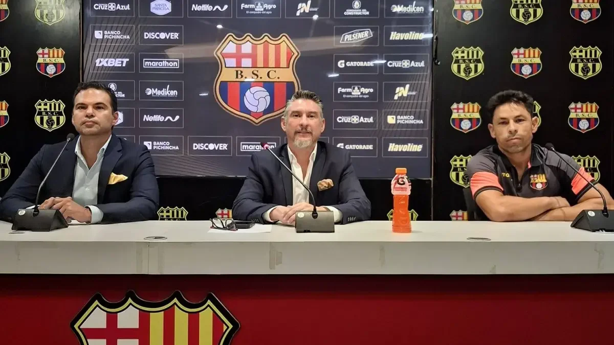 Miguel Montalvo (c) es el vicepresidente financiero de Barcelona SC.