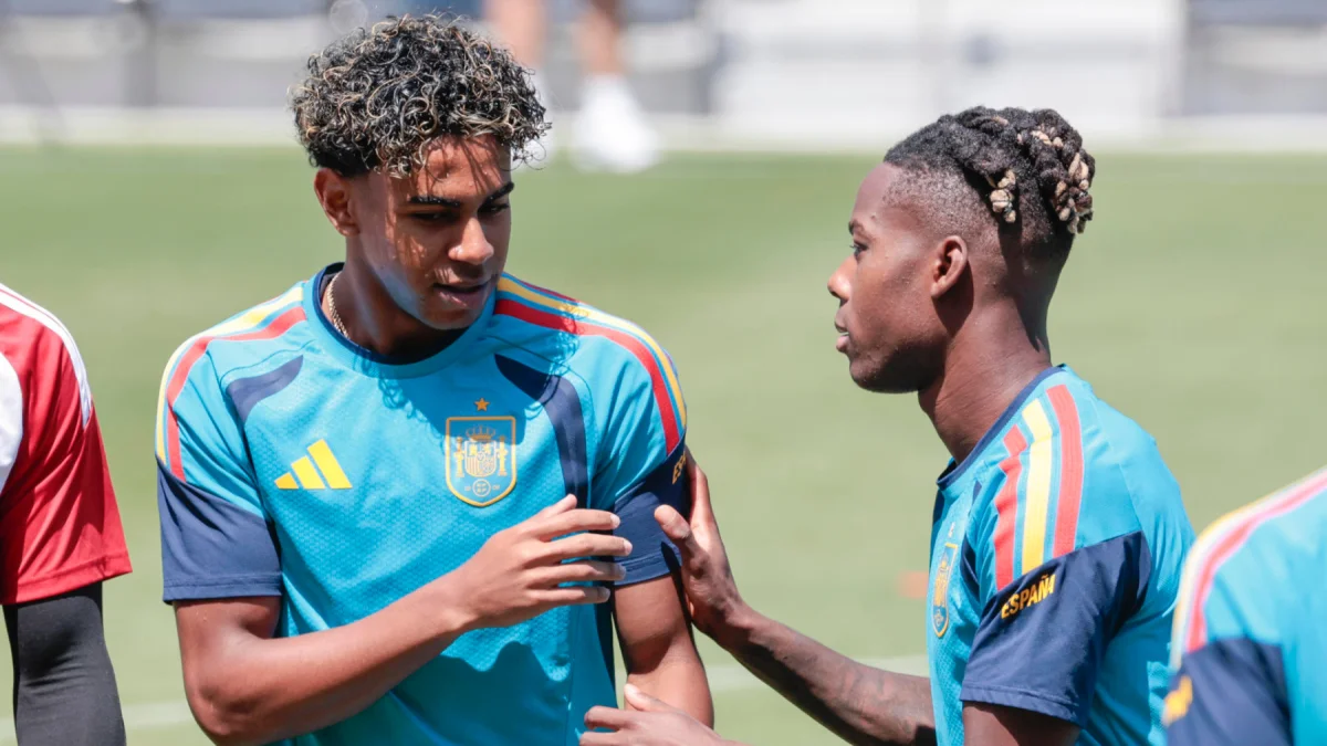 España en el Mundial 2026: los jugadores Nico Williams (der.) y Lamine Yamal durante un entrenamiento.