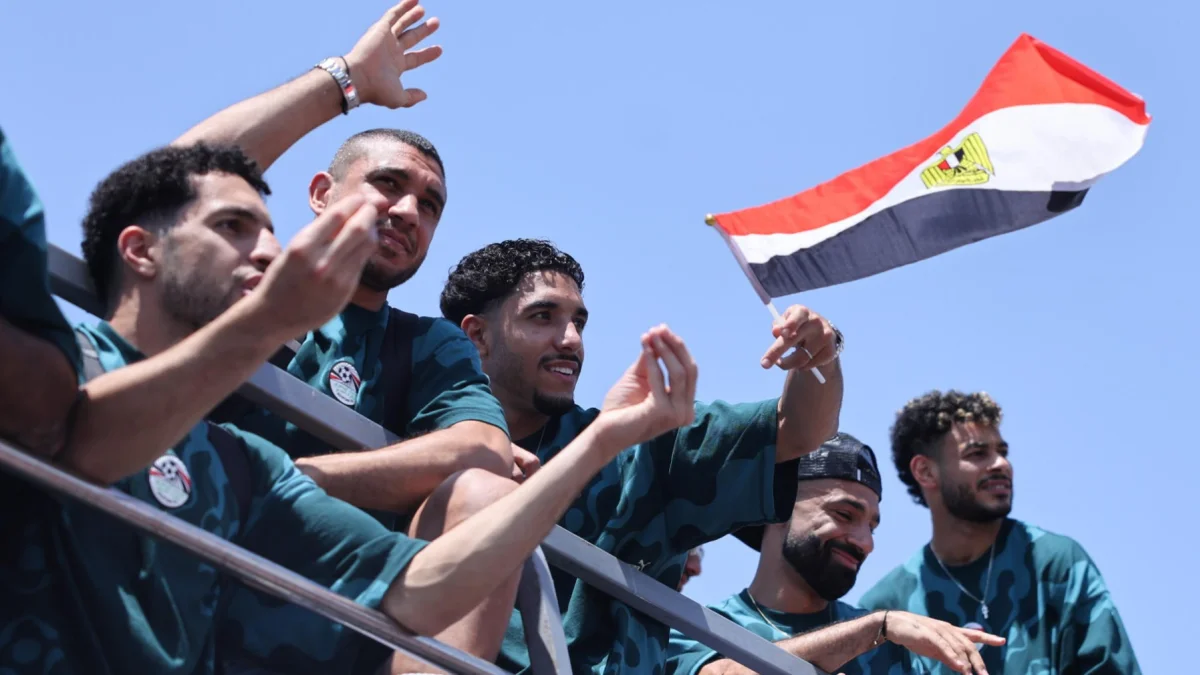 La selección de Egipto regresa a casa recibida como héroes tras alcanzar los octavos del Mundial 2026.