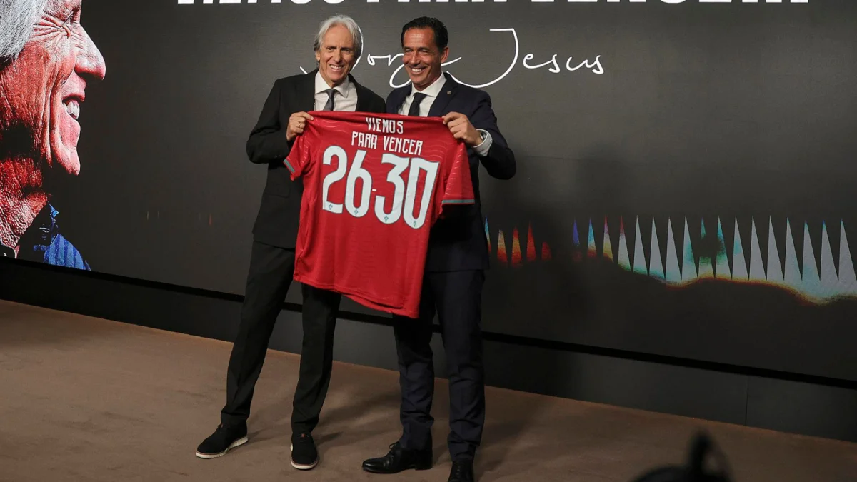 Jorge Jesus (izq.), en su presentación como DT de Portugal.