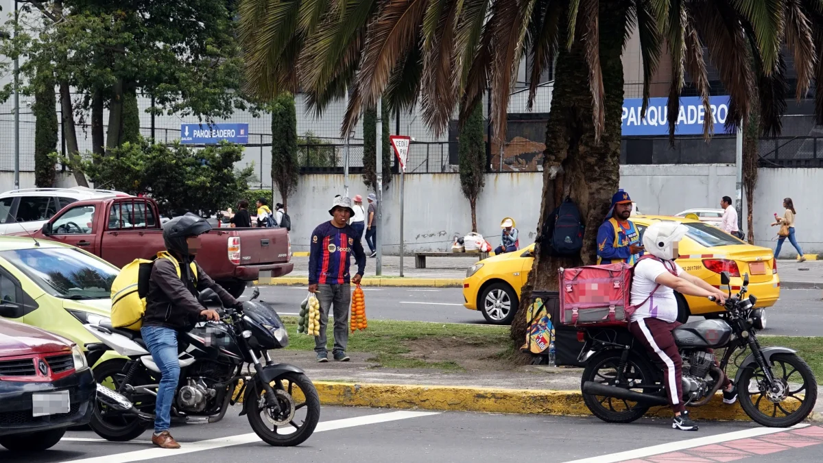 Autoridades municipales y empresas de delivery trabajan en protocolos de seguridad para proteger a más de 10.000 repartidores en Quito.