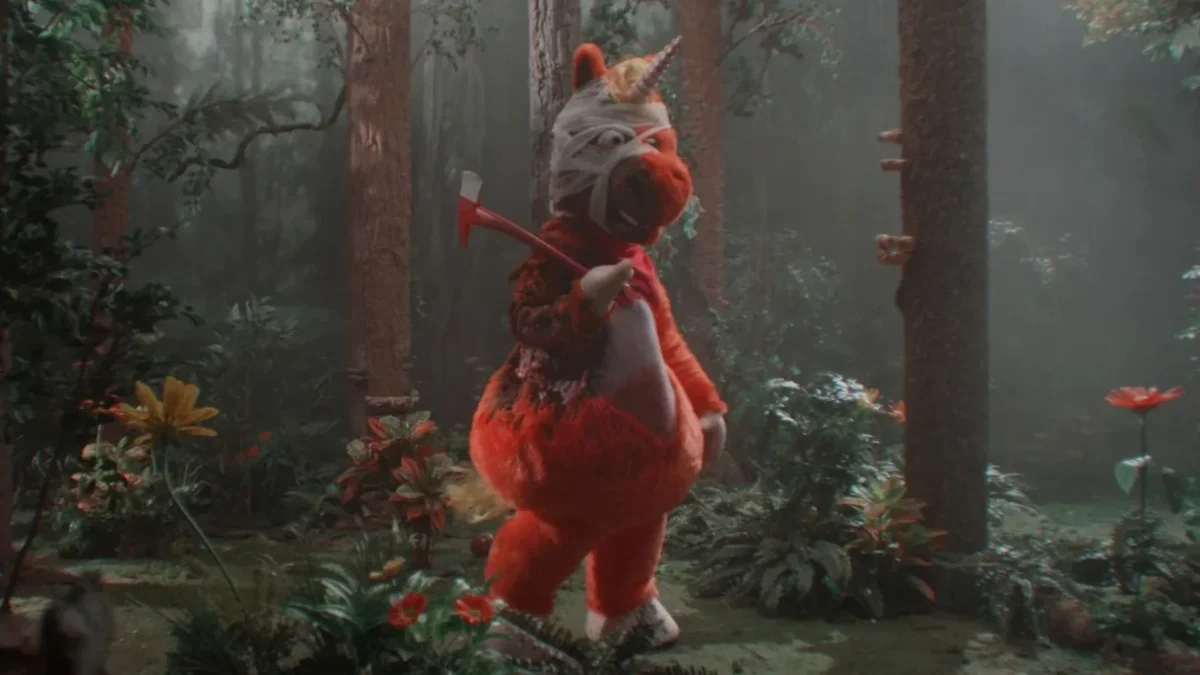 Buddy la nueva película de terror que combina inocencia y miedo
