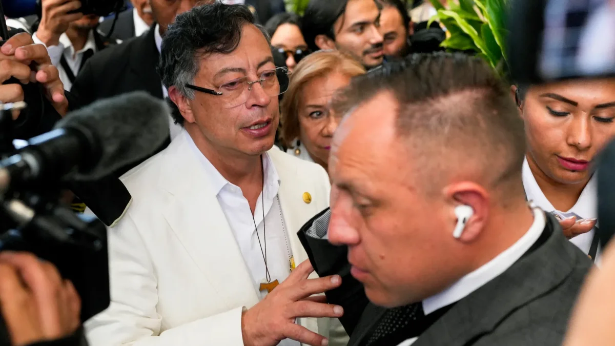 El presidente de Colombia, Gustavo Petro, sale tras una ceremonia conmemorativa del bicentenario del Congreso Anfictiónico de Panamá, el 22 de junio de 2026.