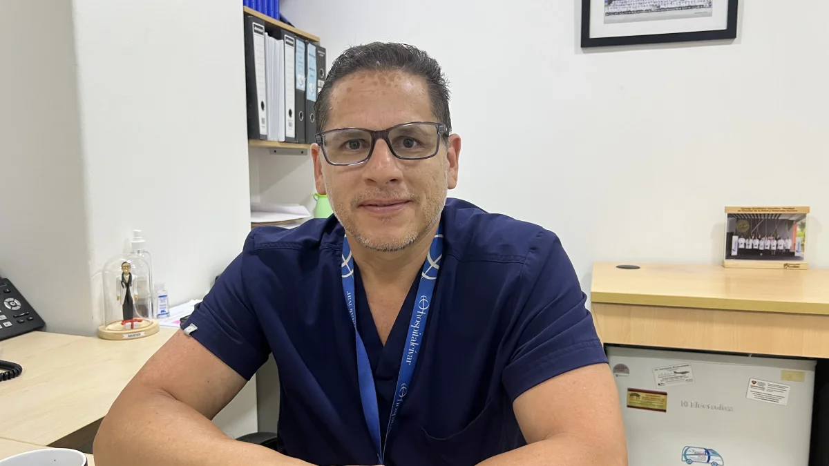 Juan Carlos Aveiga Parra asumió el Ministerio de Salud tras una trayectoria de casi una década en el Hospital Alcívar, donde fue director médico.