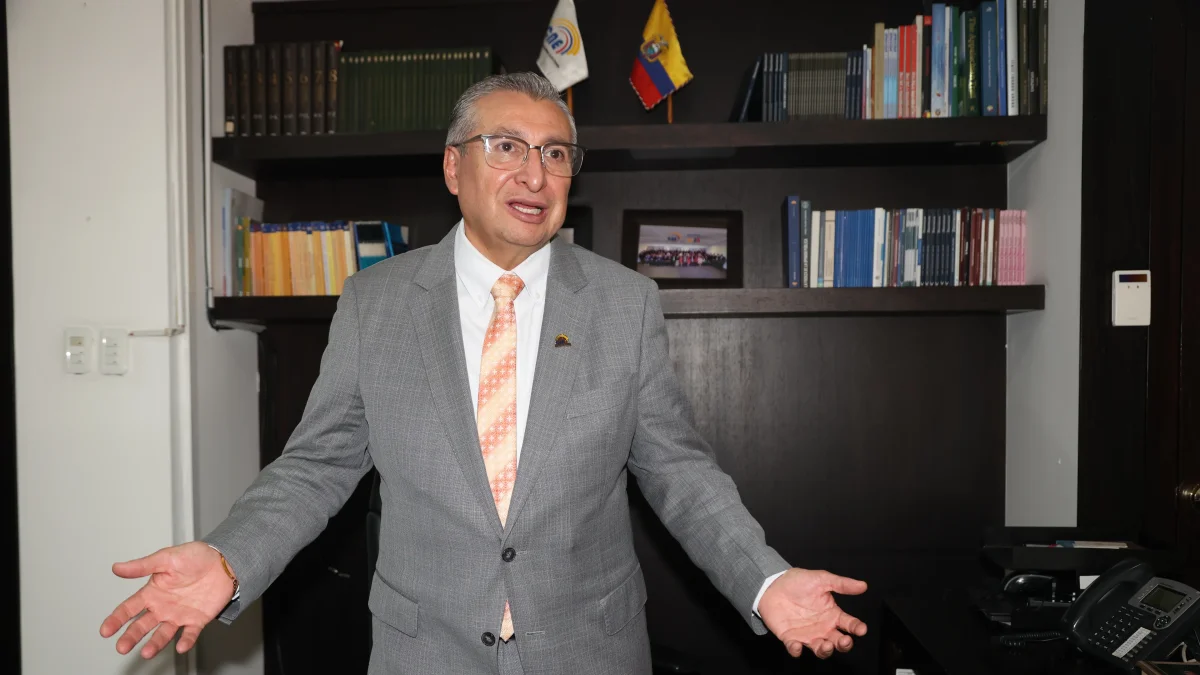 José Cabrera, presidente del Consejo Nacional Electoral, asegura que el calendario para las elecciones seccionales de 2026 avanza conforme a lo previsto y defiende la imparcialidad del organismo.