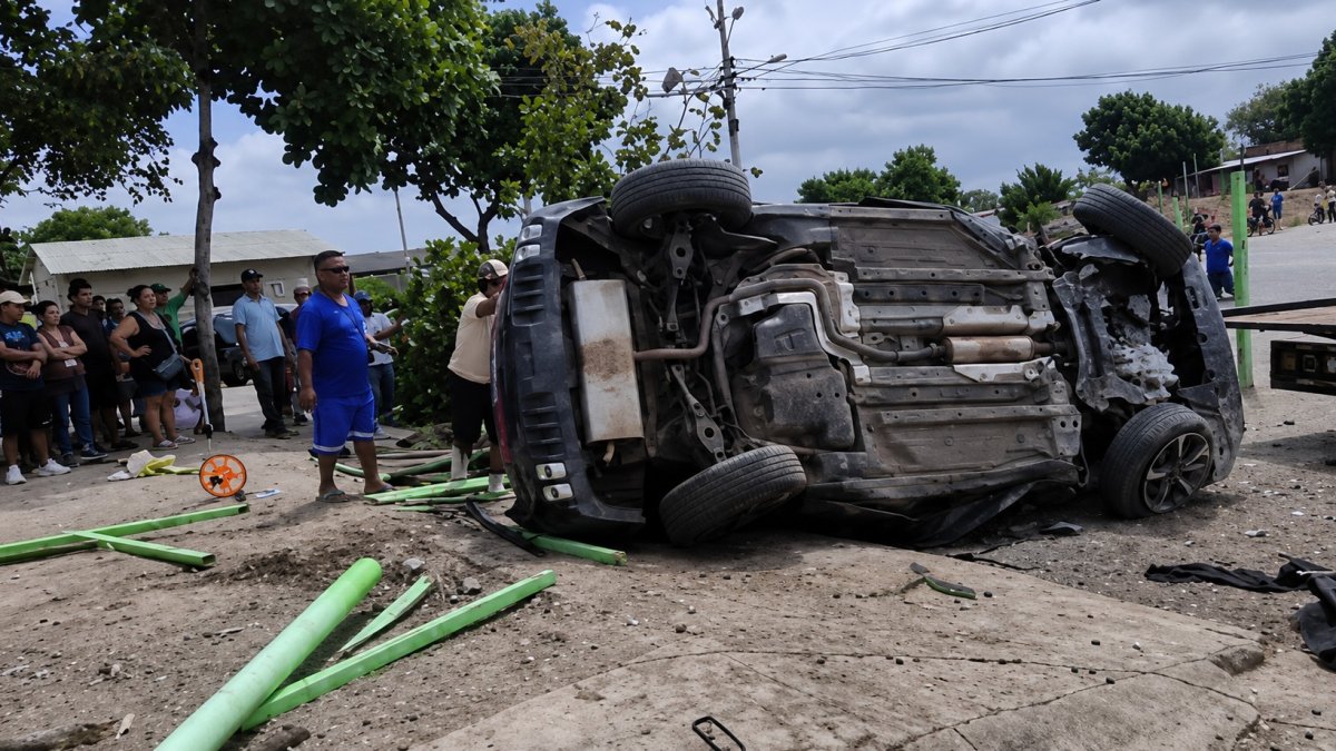 El accidente causó pánico en los habitantes de la comuna Zapotal en la vía Santa Elena - Guayaquil