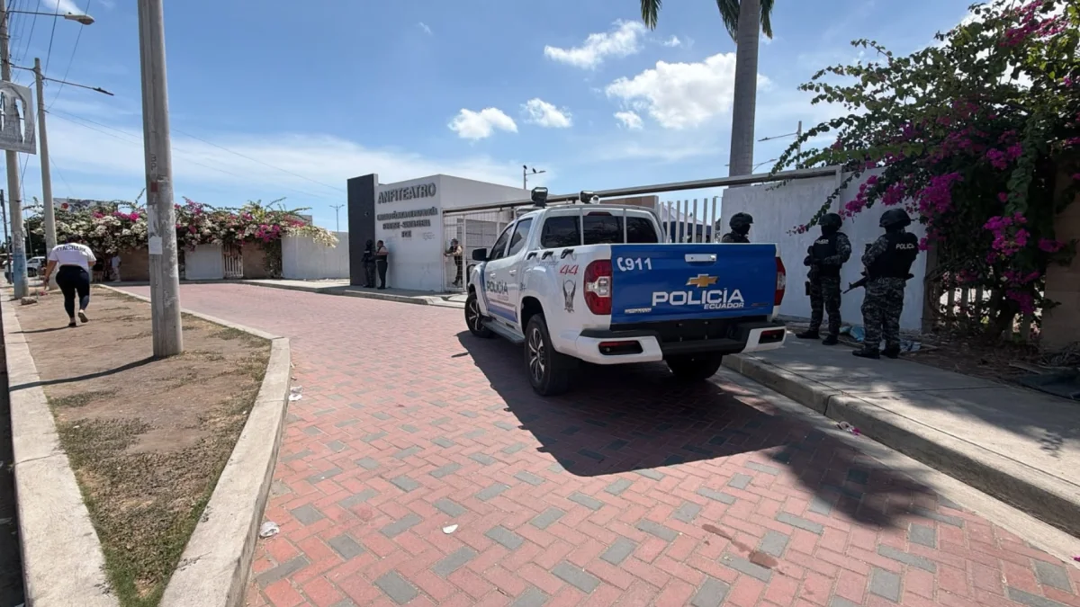 El cuerpo de David Gabriel Macías Villamar, hermano menor de alias ‘Fito’, asesinado dentro de una urbanización en Olón, permanece en la morgue de Santa Elena.