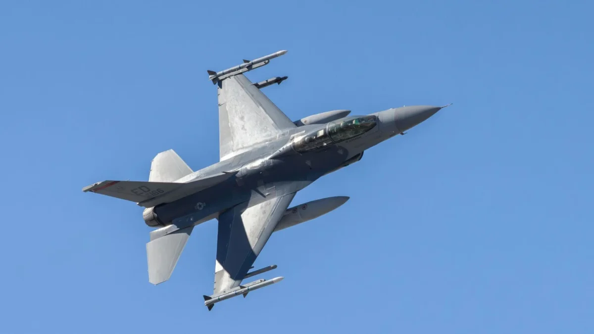En Chile hay preocupación porque Perú está adquiriendo 24 aviones de combate F16 Block 70, pues si bien tienen 48 de esos mismos, son de versiones inferiores y más antiguas.