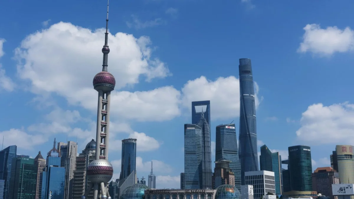 En el capitalismo de Estado de China (vista de Shanghái) el sector privado es enorme, así como la generación de riqueza para personas, pero el Estado participa también con sus empresas.