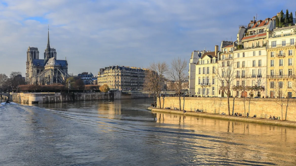 Vista de París, eje de la red urbana de frío que reemplaza al aire acondicionado en edificios emblemáticos.