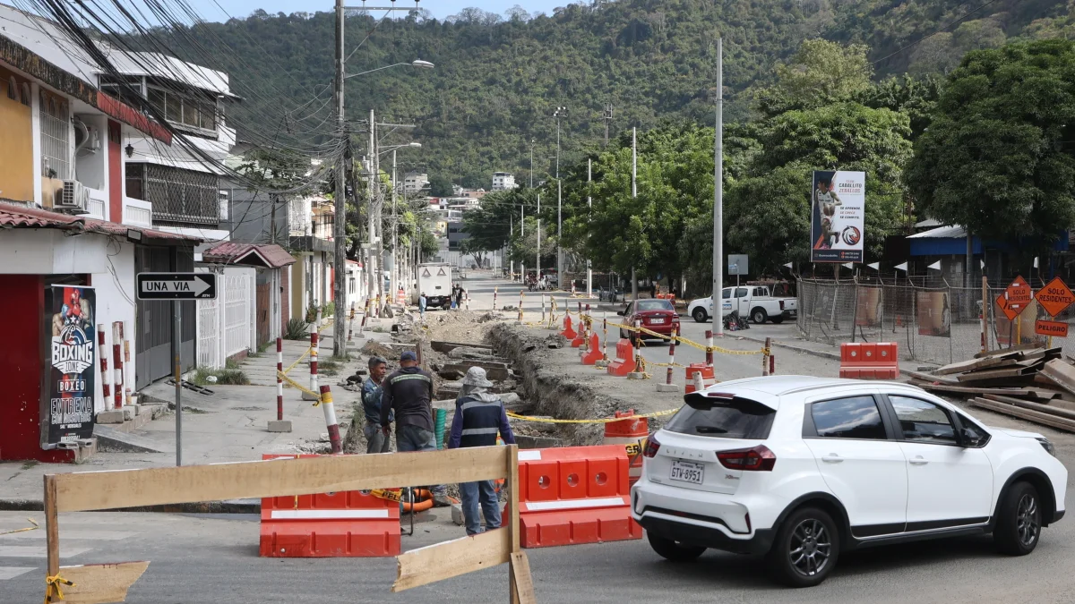 Los trabajos ya se realizan en la calle de Miraflores.