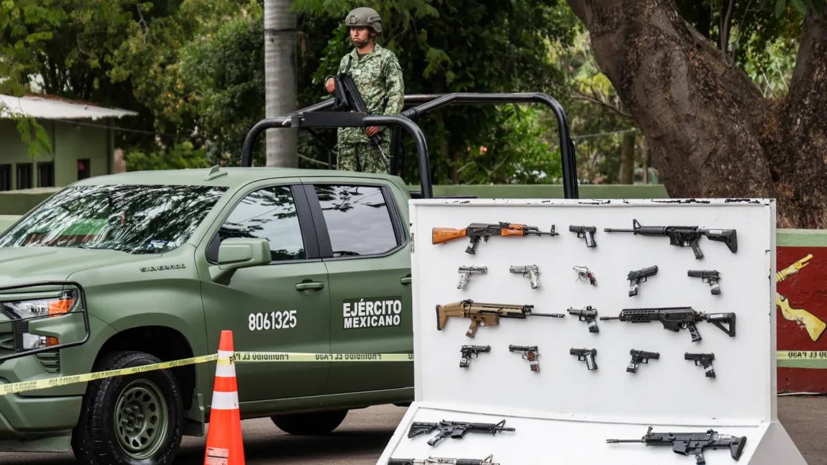 Foto referencial: El Ejército Mexicano destruye 610 fusiles y 92 pistolas, 5,013 cargadores y 316,036 cartuchos de munición durante una ceremonia en la 9ª Zona Militar de Sinaloa, en marzo de 2026.