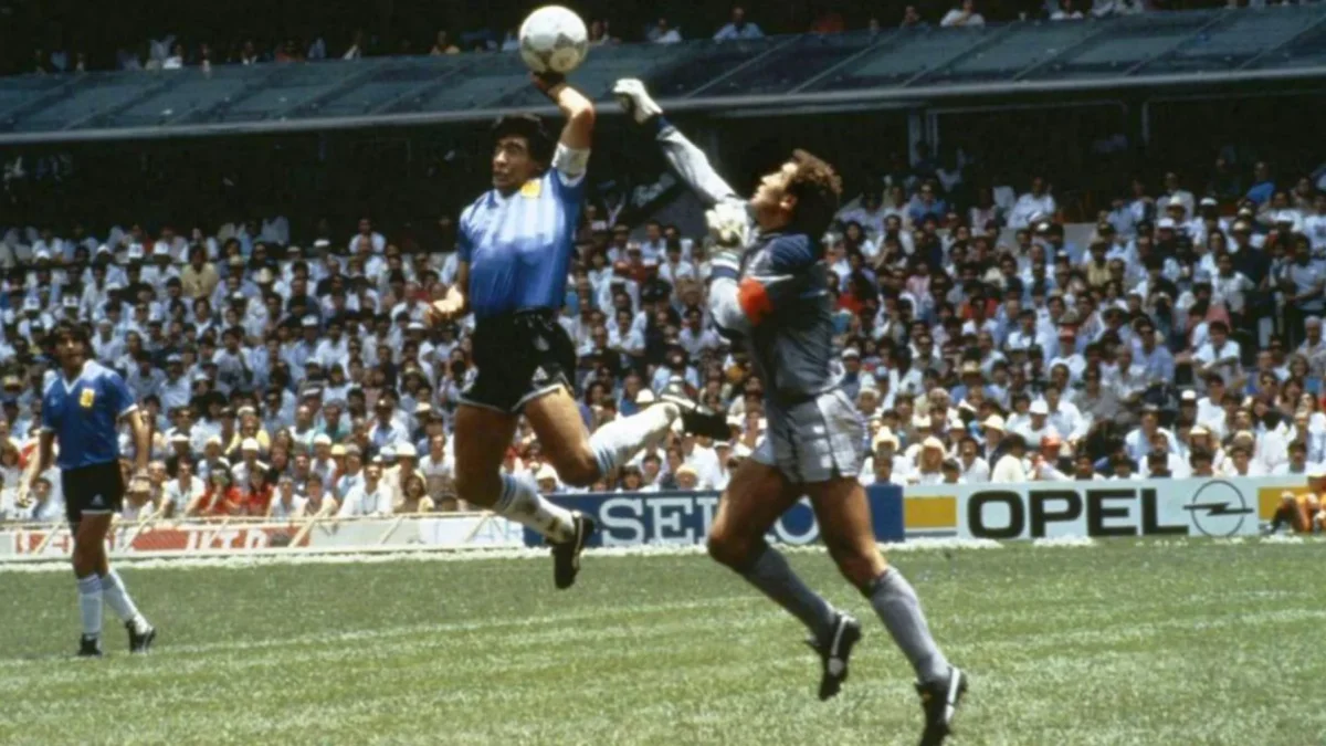 Diego Armando Maradona durante el partido de cuartos de final ante Inglaterra en el Mundial de México 1986.
